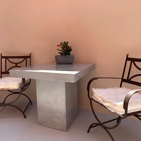 Pink Freud Studio Santorini Foinikiá