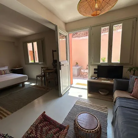 Διαμέρισμα Pink Freud Studio Santorini *